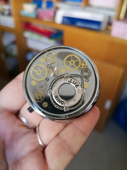 Steampunková lékovka, záchranný kruh