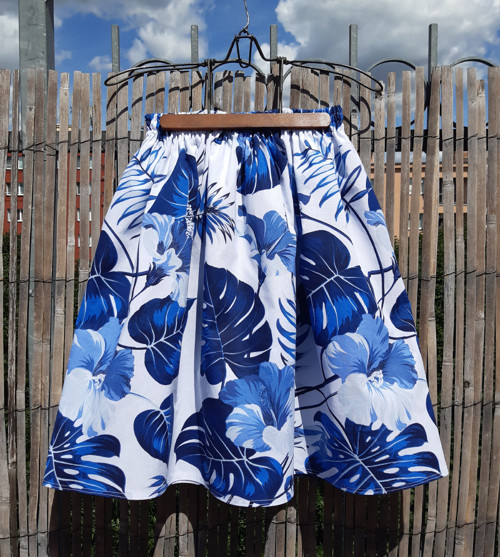 White and Blue — foto 1