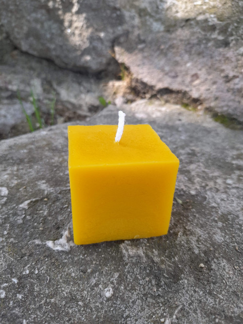 Svíčka ze včelího vosku - hranatá