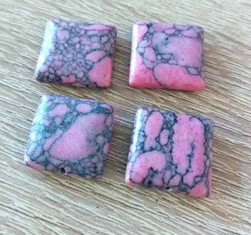 Syntetický tyrkys čtverec 16x16mm - 3ks