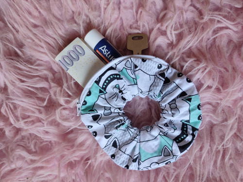 Scrunchie zipper kočičková gumička s kapsičkou — foto 1