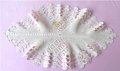 Dekorační háčkovaná DEČKA, 59 x 32,5 cm