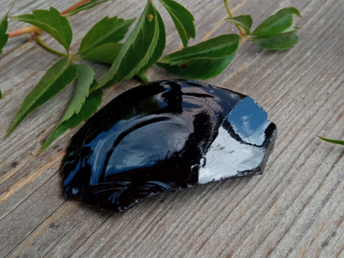Obsidián černý, surový č. 17