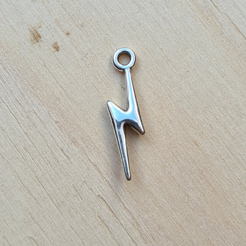 Přívěsek - blesk 20x5 mm, 5 ks