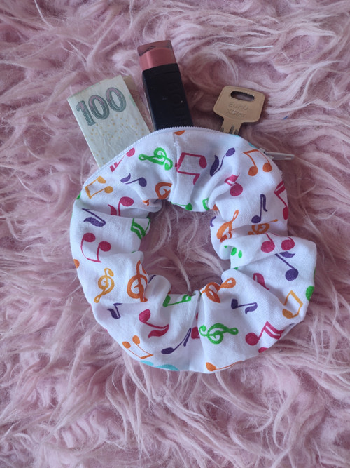 Scrunchie zipper hudební gumička s kapsičkou — foto 1