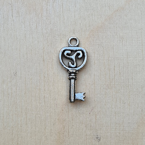 Přívěsek - klíč 10x22 mm, 8 ks