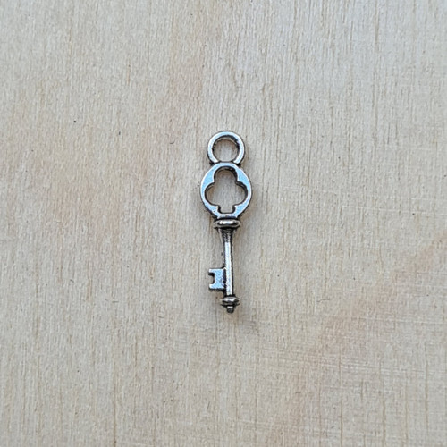 Přívěsek - malinký klíček 4x13 mm, 10 ks