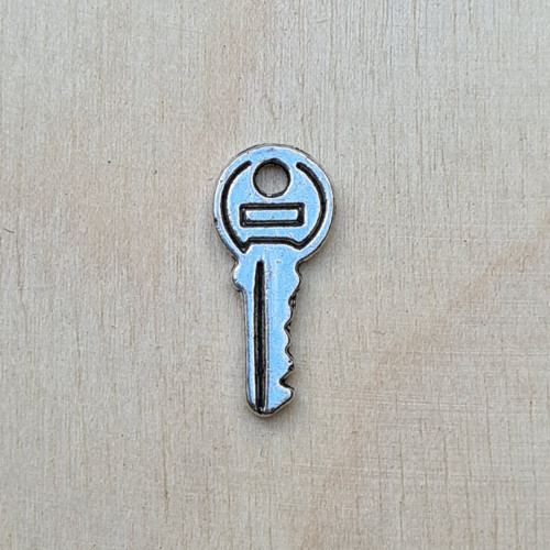 Přívěsek - klíč FAB 9x20 mm, 5 ks
