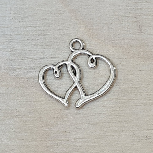Přívěsek - spojená srdíčka 20x19 mm, 5 ks