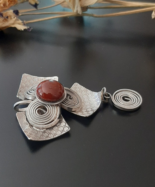 Zajímavý vintage přívěsek s ověsy