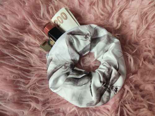 Scrunchie zipper vášková gumička s kapsičkou — foto 1