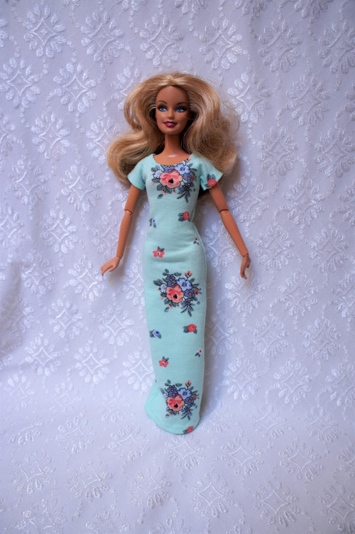 Šaty pro Barbie — foto 1