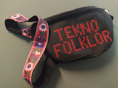 Ledvinka Tekno Folklor červená