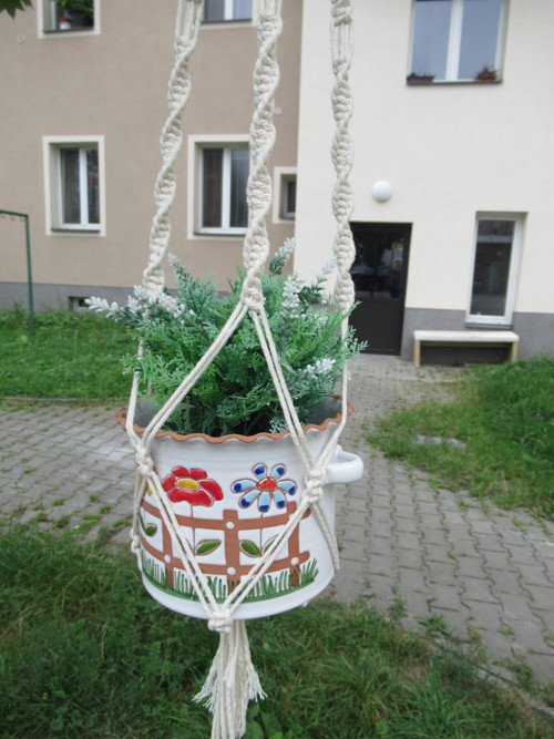 Závěsný květináč