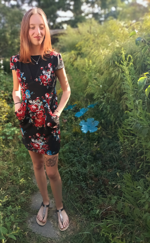 S růžemi, teplejší — foto 1