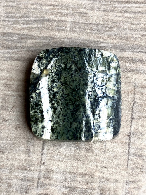 SWISS OPÁL- kabošon, drahokam 21x20x2 mm