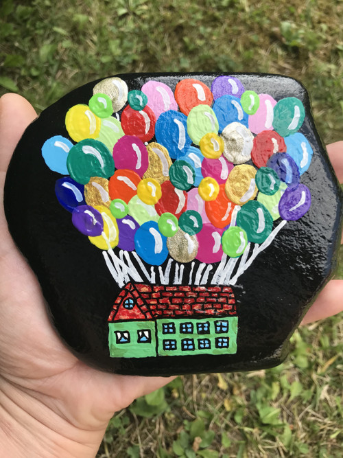 Malovaný kámen "Dům s balonky"