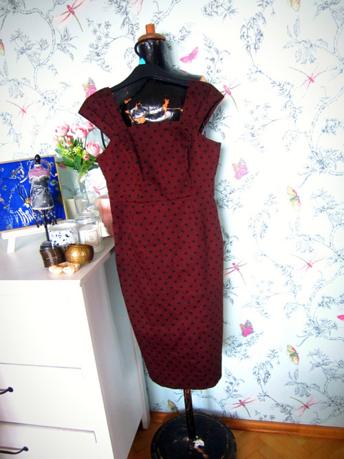 Šaty pin-up dots v čokoládě — foto 1