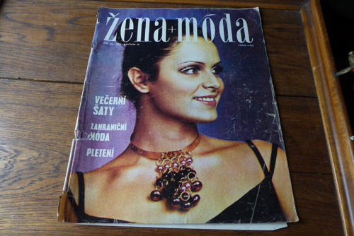 Časopis Žena a móda, číslo 12/1974, střihy!