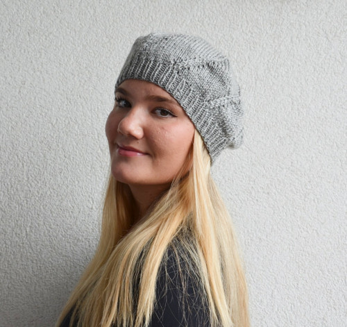 Decentní pletený baret, platinový tweed
