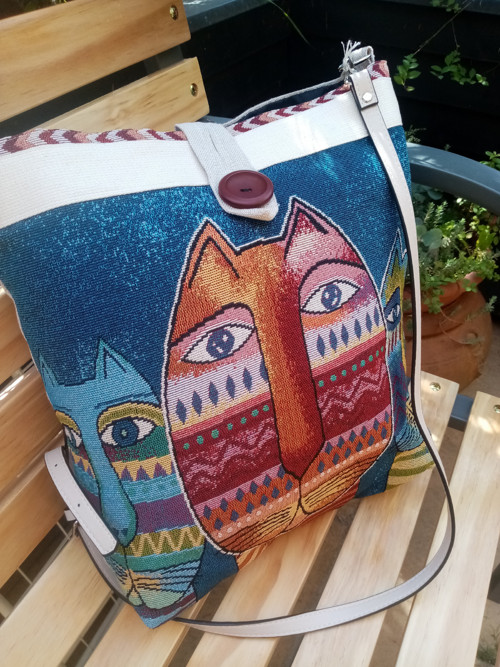 Kočka na lavičce - crossbody — foto 1
