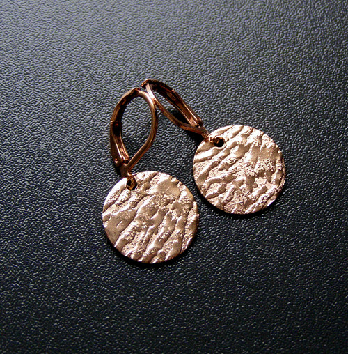 Ocelové náušnice TEPANÉ MINCE ROSEGOLD 1.5 cm PVD