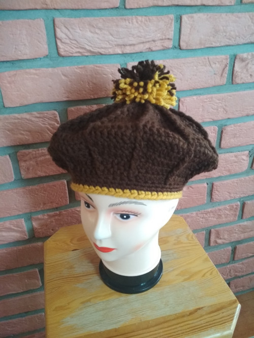Dámský baret s bambulkou