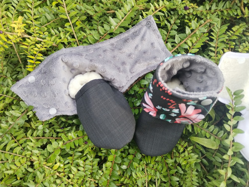 Capáčky ze softshellu s beránkem do kočárku — foto 1
