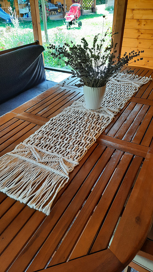 Macramé běhoun na stůl 140x30cm