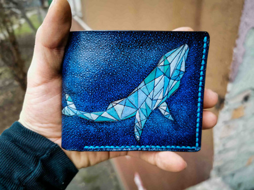 Kožená peněženka s velrybou, geometrická velryba