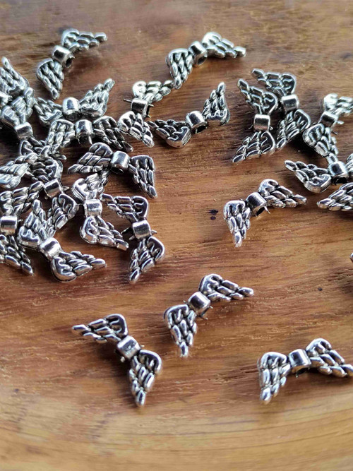Ozdobný díl křídla 7x15 mm barva platina s patinou