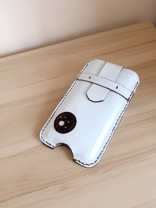 Kožený obal na mobil- bílý — foto 1