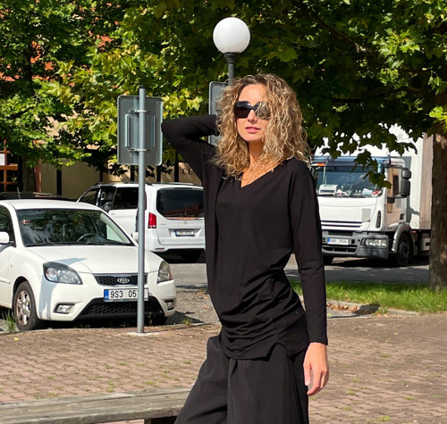 Netopýří tunika prodloužená černá — foto 1