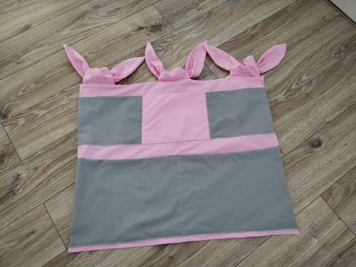 Široký kapsář na postýlku