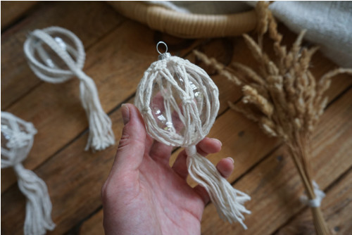Macramé baňka 6 cm (F)