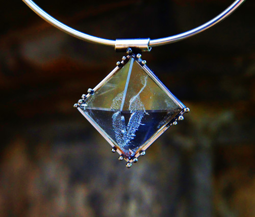 Nerezový náhrdelník... " Crystal pyramid " — foto 1