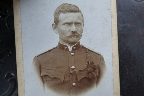 V uniformě...stará kabinetní fotografie
