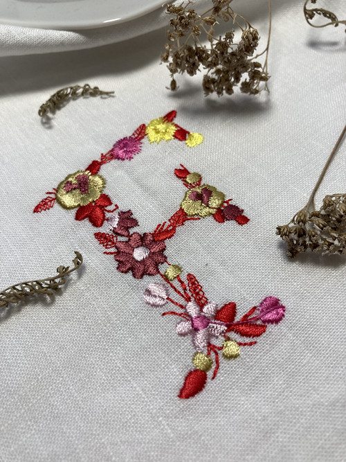 Ľanová utierka s výšivkou ,,MONOGRAM" — foto 1