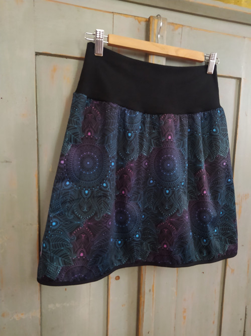 Mandaly ... suknička letní softshellová M/L — foto 1