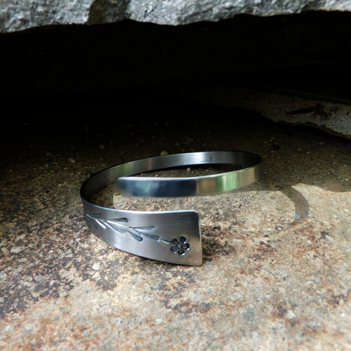Nerezový náramek pro krásné ženy.....