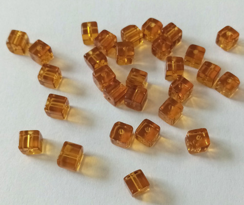 Skleněné kostičky 4mm -16ks — foto 1