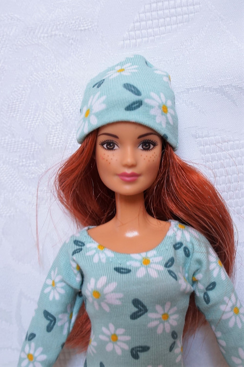Čepice pro Barbie — foto 1