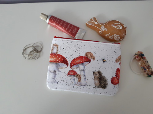 Taštička na mobil - Muchomůrky se zvířátky