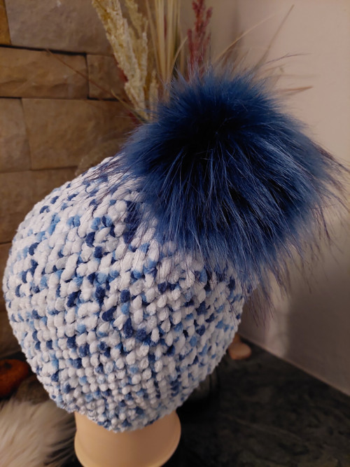 Dětská čepice s bambulí