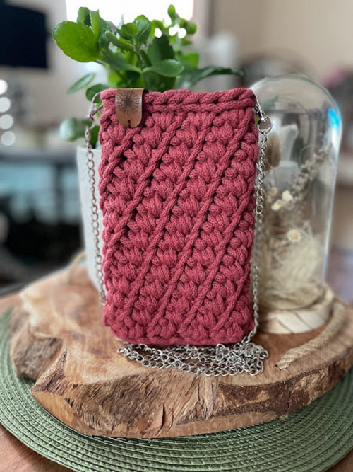 Háčkovaná crossbody kabelka