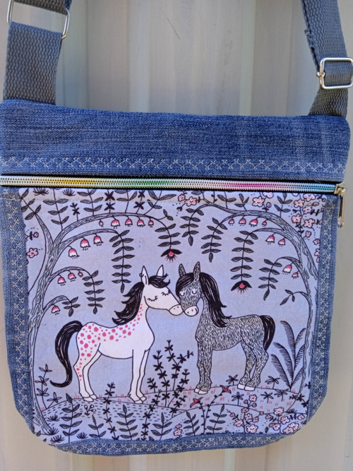 Crossbody koník 1 — foto 1