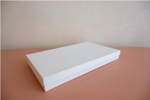 Dárková krabička 37 × 22 × 4.5 cm (bílá)