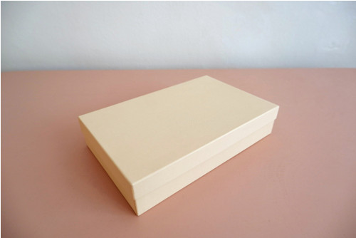 Dárková krabička 23 × 14.5 × 4.5 cm (béžová)