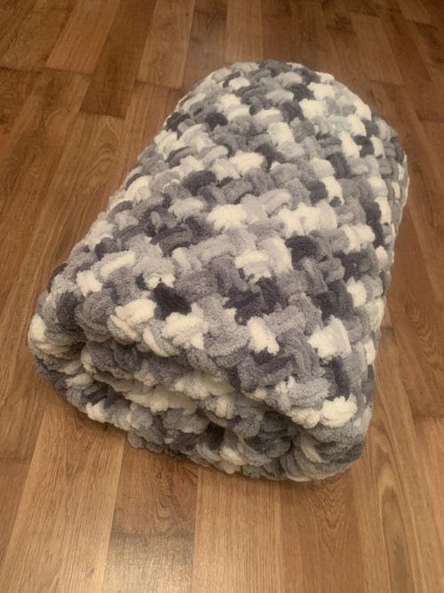 Deka Puffy150x175 cm v šedobílé kombinaci barev
