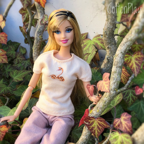 Barbie - tričko mandlové s hadem